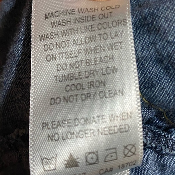 Levi’s Denim Romper Size M (Fits Like sizes 6-8) - Picture 7 of 7